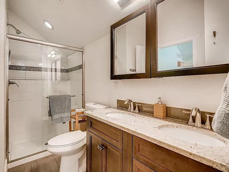 2429 N Clarkson St — Photo 13