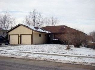 8702 Orchard St, Pleasant Valley, MO 64068