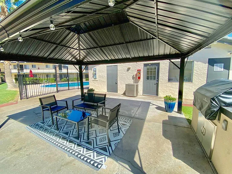 Town and Country Garden Apartments — Photo 8