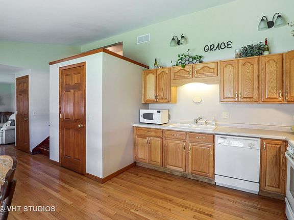 3rd image of 33296 N Valley View Dr