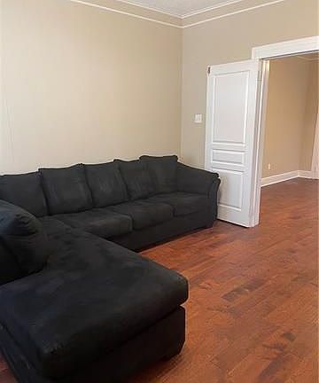 4th image of 450 Whitney Ave