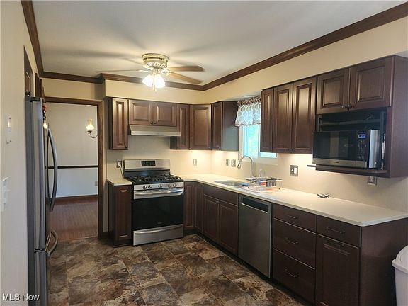 3rd image of 4160 Tudor Ave