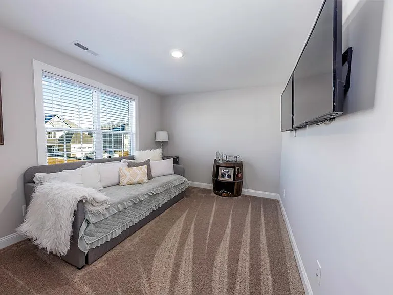 1024 Loretta Ln — Photo 14