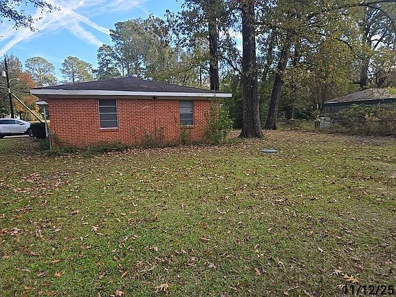 2nd image of 1525 Edwards Rd
