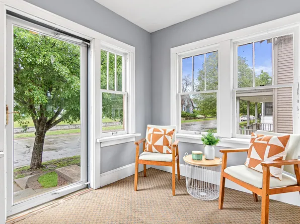 147 9th Ave S, South Saint Paul, MN 55075