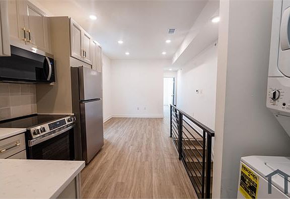 3rd image of 3140 W Diamond St #4