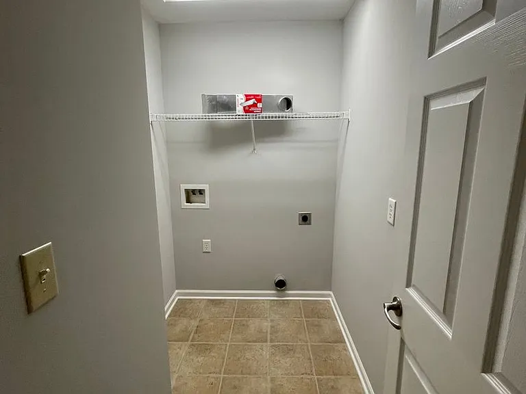 7920 Ellisville Ln — Photo 12
