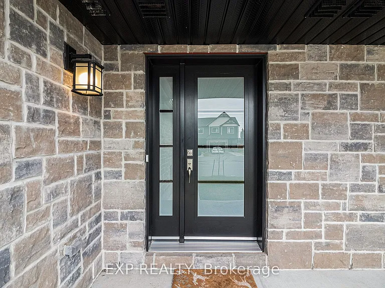 75 Gilberte St — Photo 2