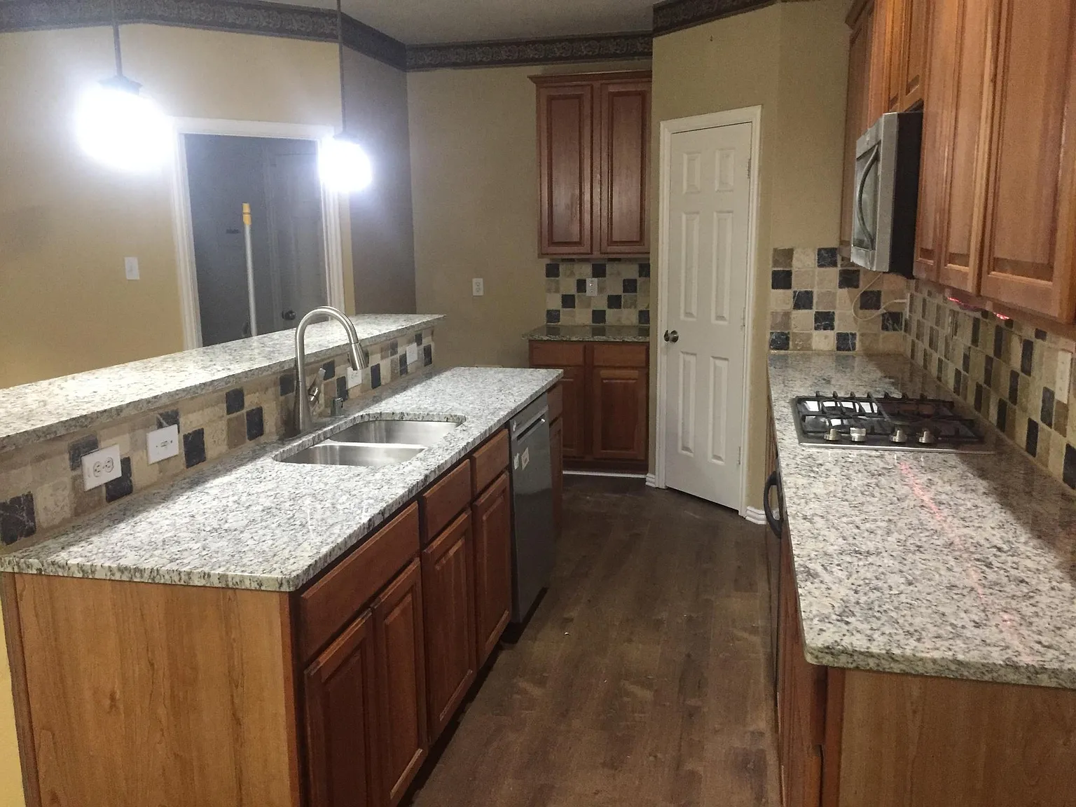 4 bed, 2.5 bath, 3139 sqft, $3,200 — Photo 4