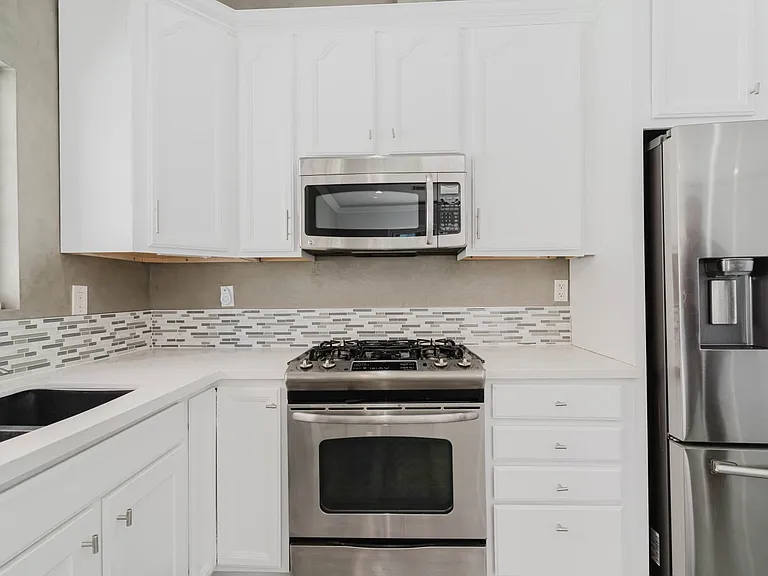 17908 Califa St — Photo 16