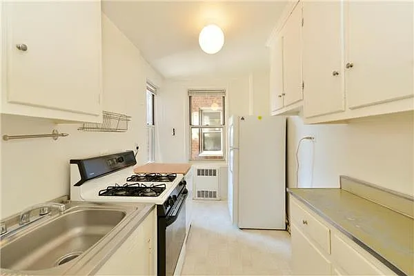 Sold by William Raveis Real Estate | media 3