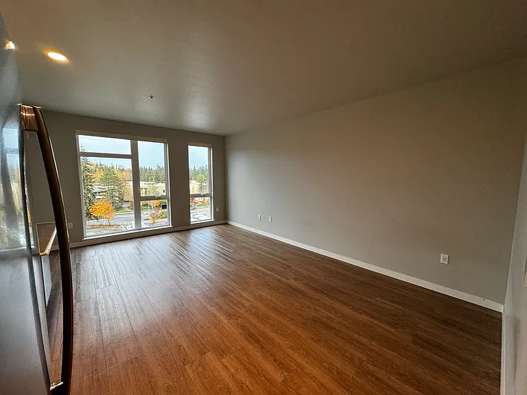 1085 103rd Ave NE #423 — Photo 3