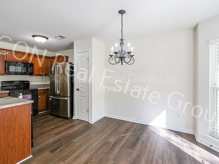467 Colonial Walk — Photo 9