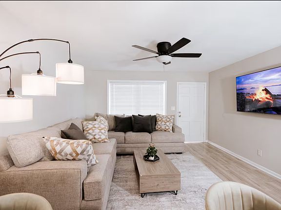 5th image of 3047 Horse Shoe Dr