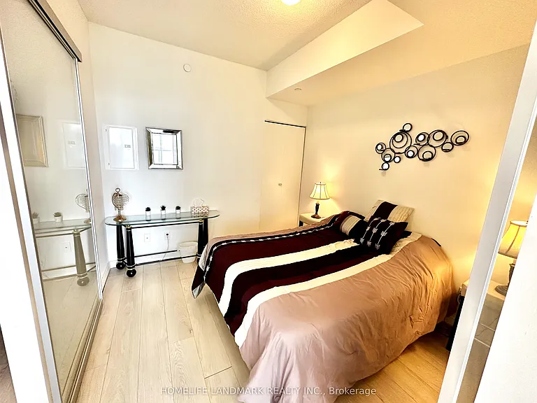 49 E Liberty St #706 — Photo 8