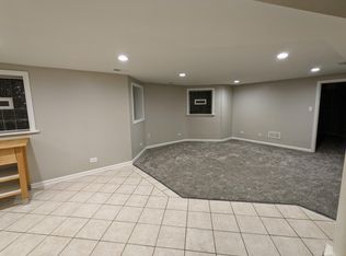 1930 W Fletcher St, Chicago, IL 60657