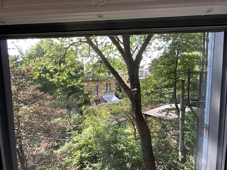W Belden Ave — Photo 4