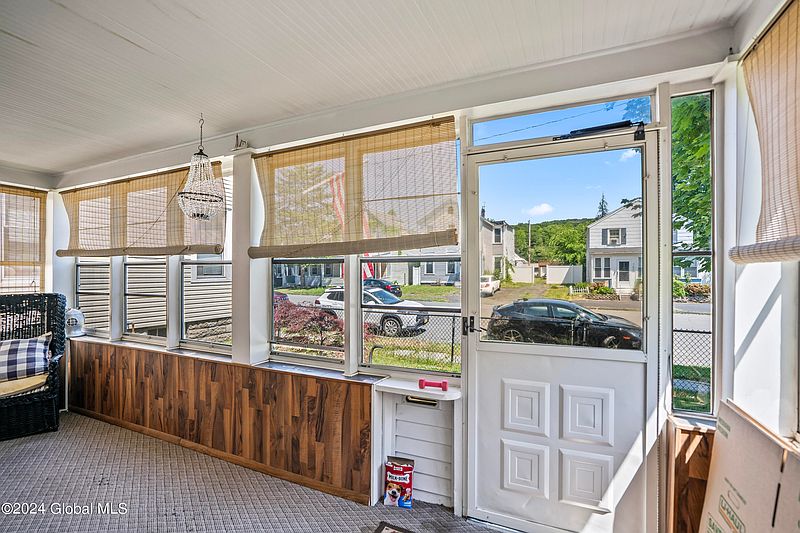4th image of 781 4th Avenue