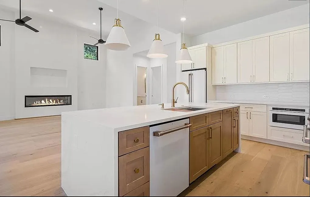 4 bed, 3092 sqft, $5,000 — Photo 4