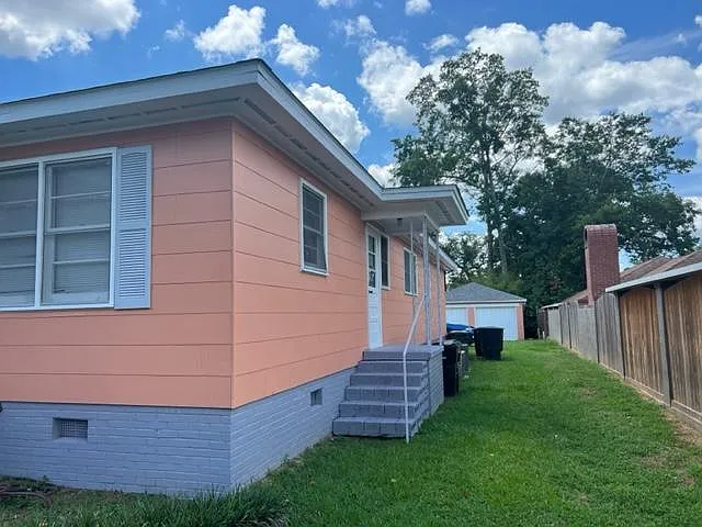 633 E College Ave — Photo 2