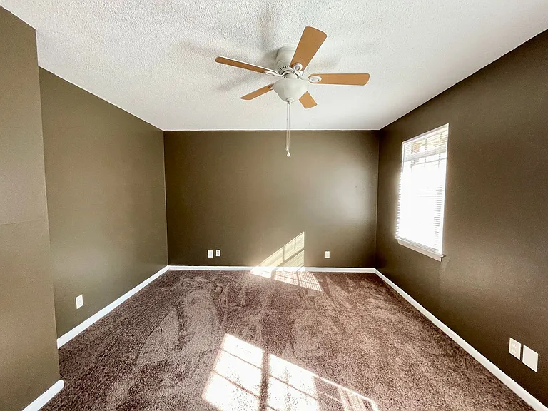 1704 Devonwood Dr — Photo 11