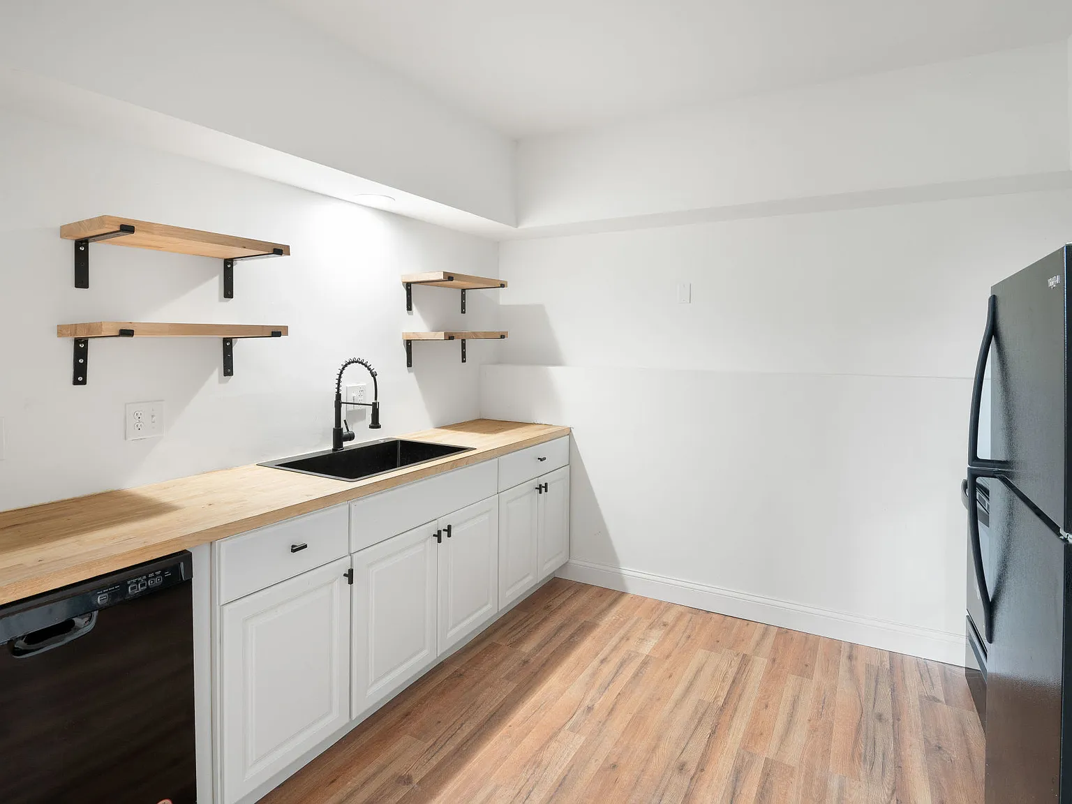 1 bed, 800 sqft, $1,200 — Photo 3