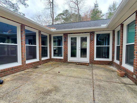 3rd image of 901 River Hill Dr