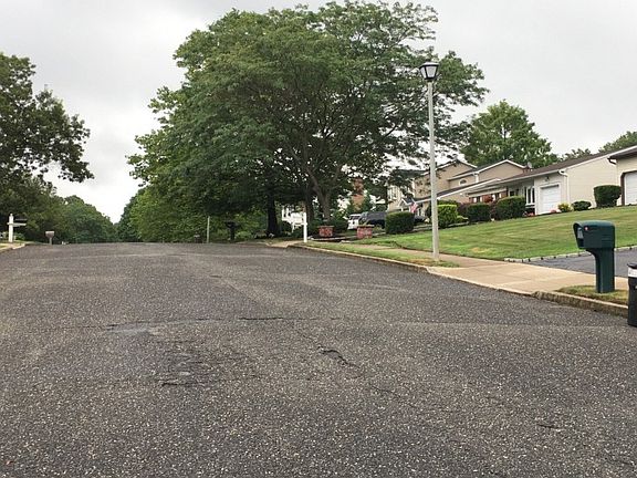 4th image of 361 Thrift St
