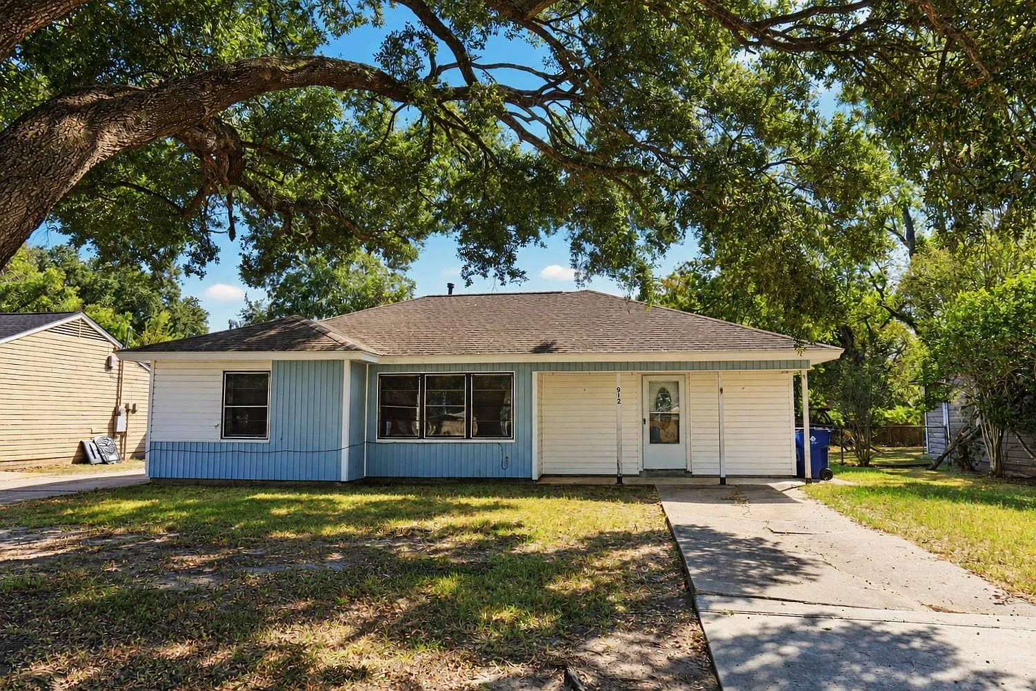 3 bed, 2.0 bath, 1760 sqft, $1,650 — Photo 1