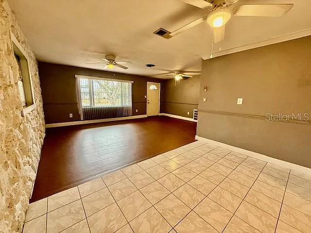 4 Sunshine Blvd — Photo 3
