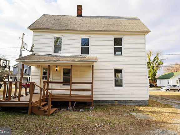5th image of 713 Howard St