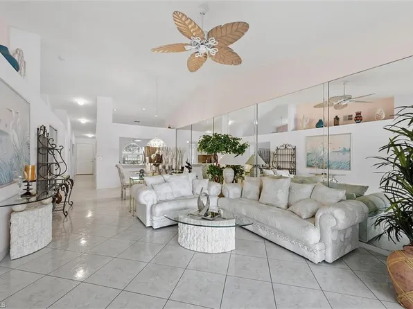 8681 Mustang DR, NAPLES, FL 34113