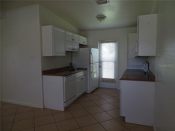 3rd image of 21543 Mallory Ave
