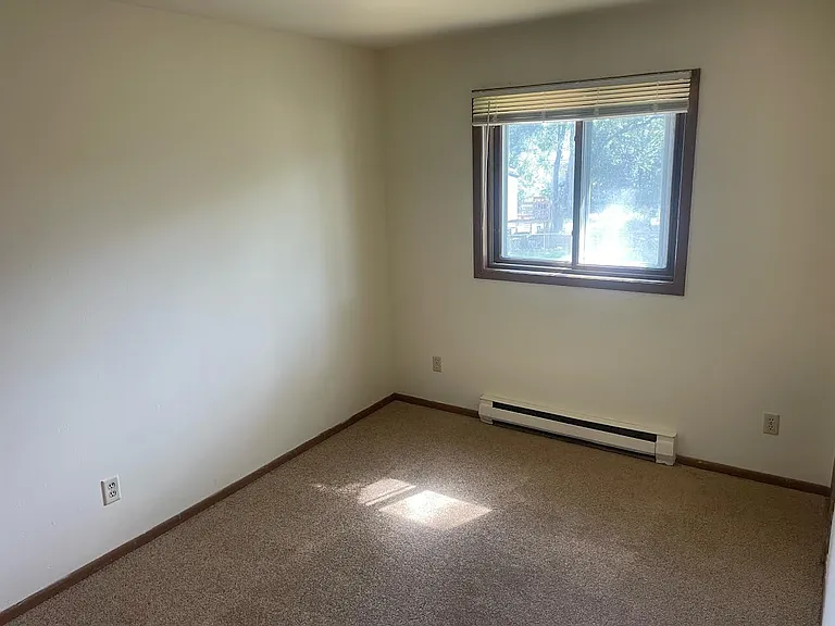 914-16 N Oak St — Photo 16