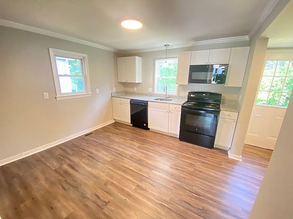 4th image of 921 Marshall St