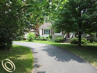 3rd image of 585 Amberwood St