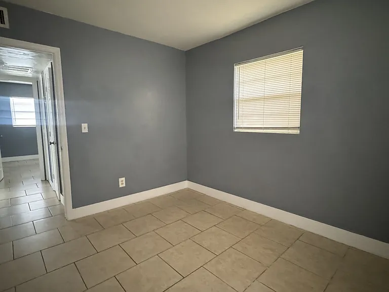 1056 Maynard St — Photo 7