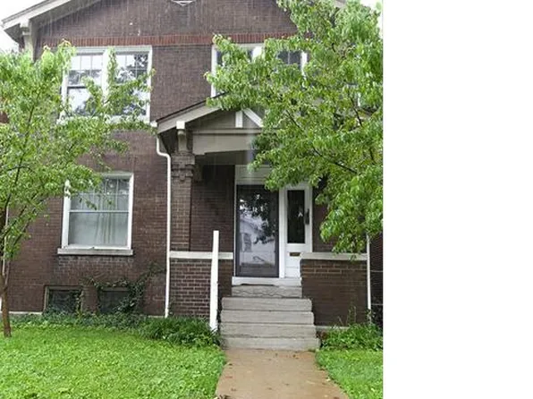 5820 Pershing Ave, Saint Louis, MO 63112