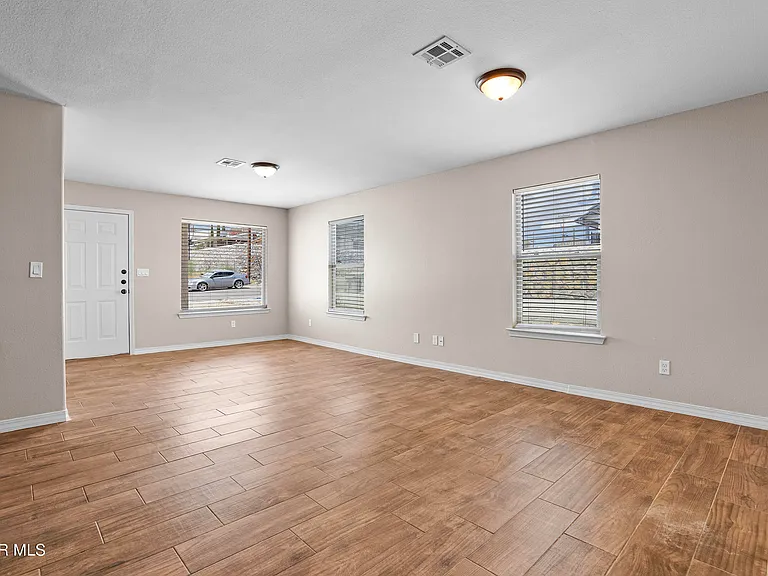 8804 Eclipse St #B — Photo 9
