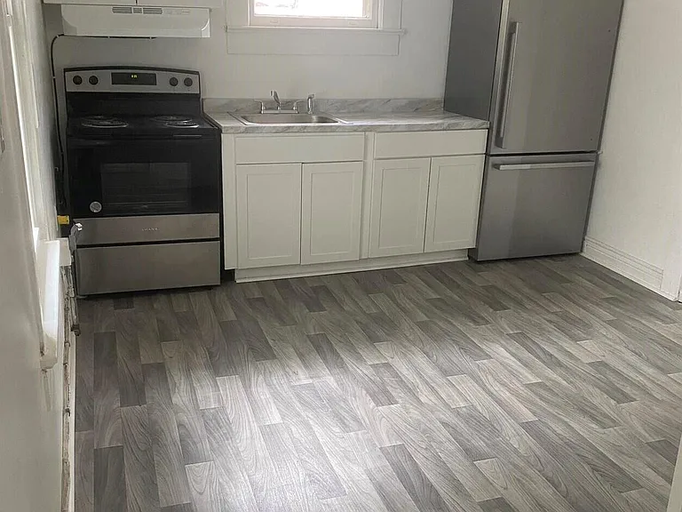 717 Temple Ave — Photo 14