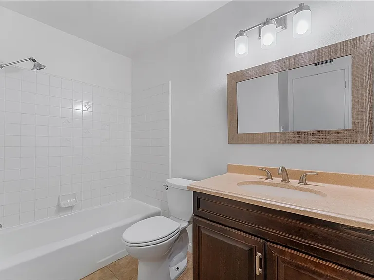 5062 Cadiz Cir — Photo 3