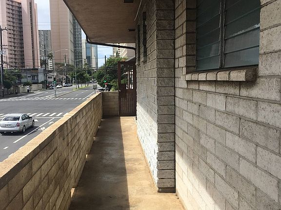 3rd image of 712 University Ave