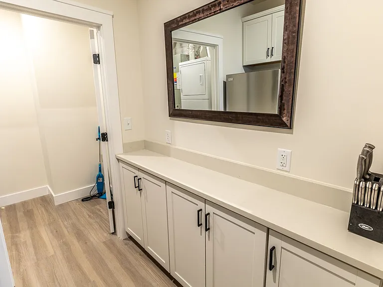 1135 Rose Hill Dr — Photo 12