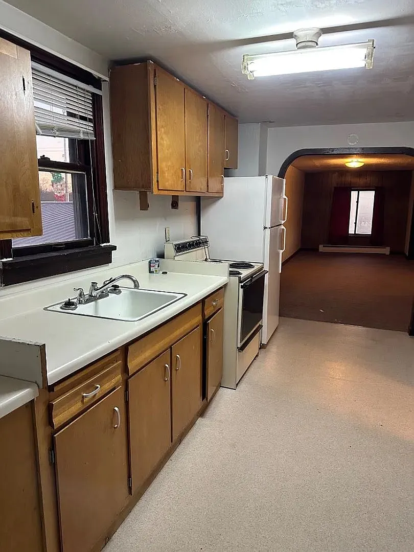 206 S Pacific St — Photo 3