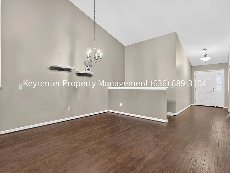 411 Angelique Pl — Photo 8