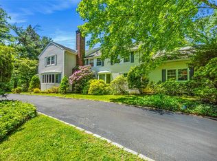 9 Cherry Ln, Glen Head, NY 11545