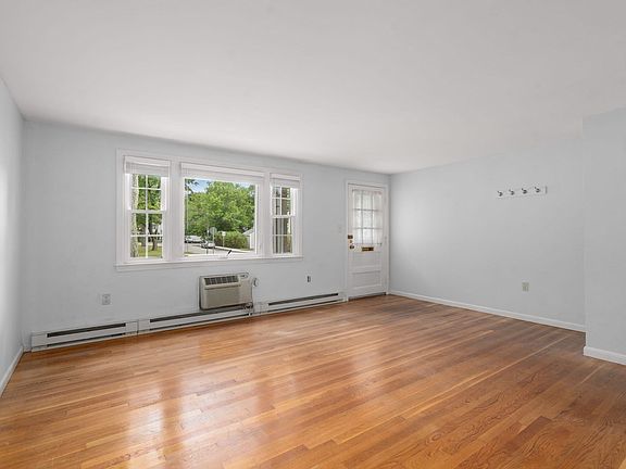 5th image of 60 Lake St APT E