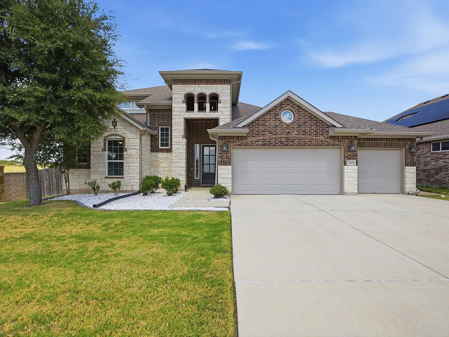 4 bed, 3.0 bath, 2651 sqft, $3,000 — Photo 1