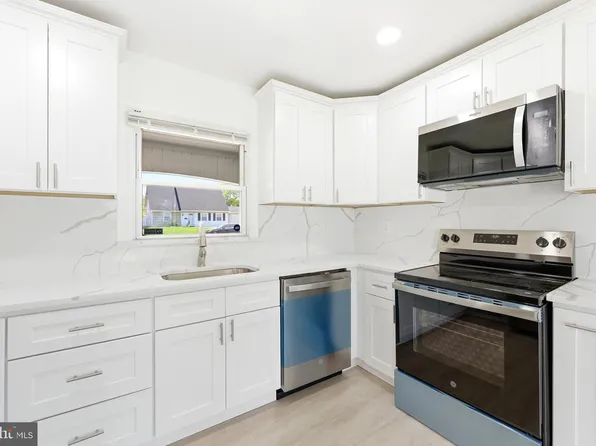 49 Middleton Ln, Willingboro, NJ 08046
