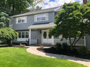 5 Melody Ln, Middletown, NJ 07748